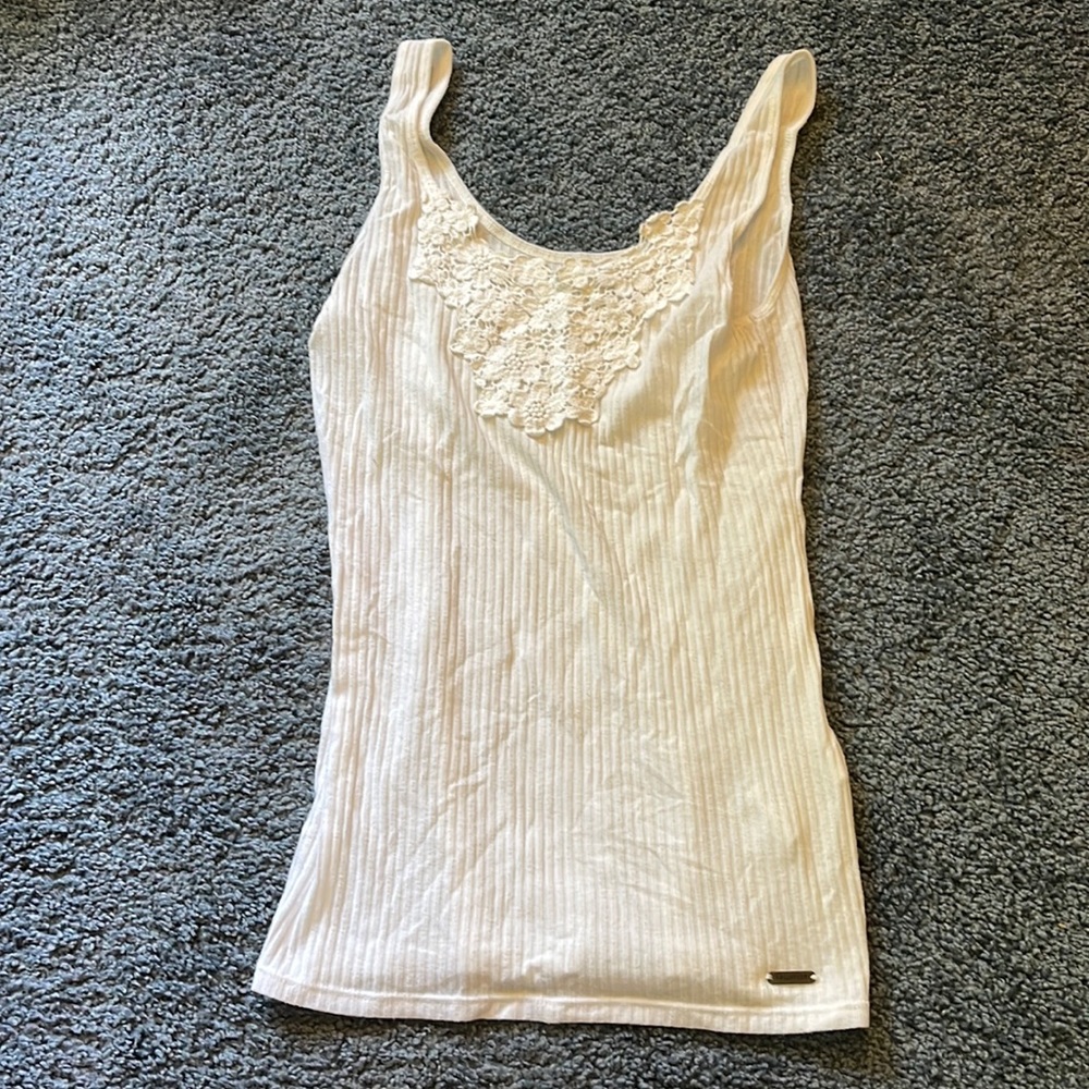 Ribbed tank with lace